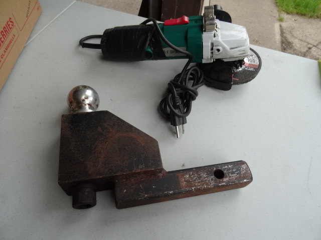 lot 135 image: 2 Ball Receiver Hitch  4 12 Grinder