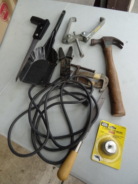 lot 151 image: Flat of Misc Tools