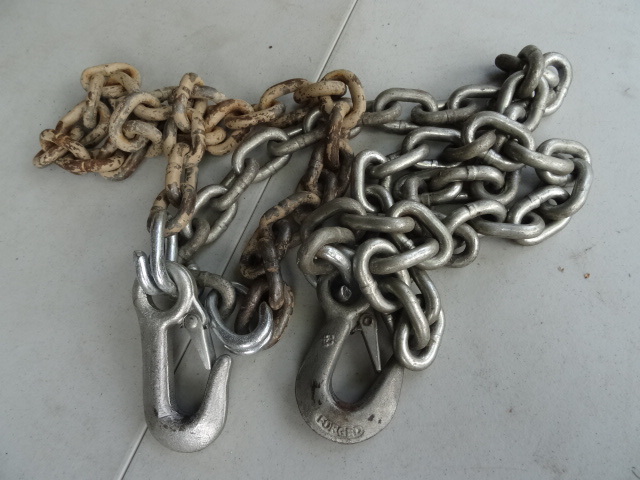 lot 154 image: 8 Log Chain