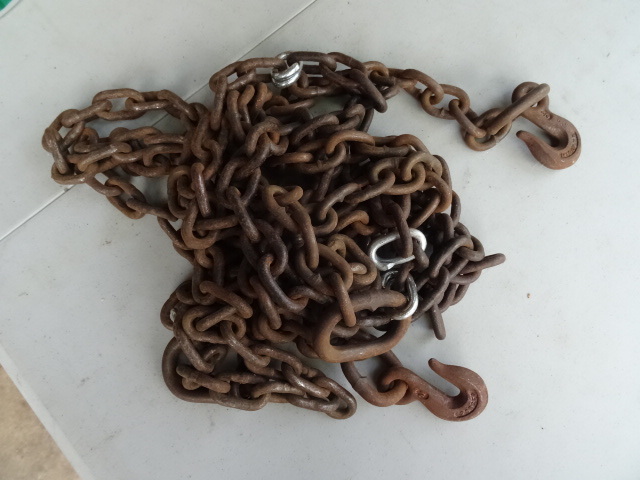 lot 156 image: 20 Log Chain