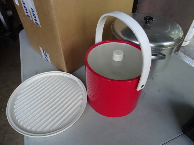 lot 174 image: Ice Bucket, Aluminum Soup Pot