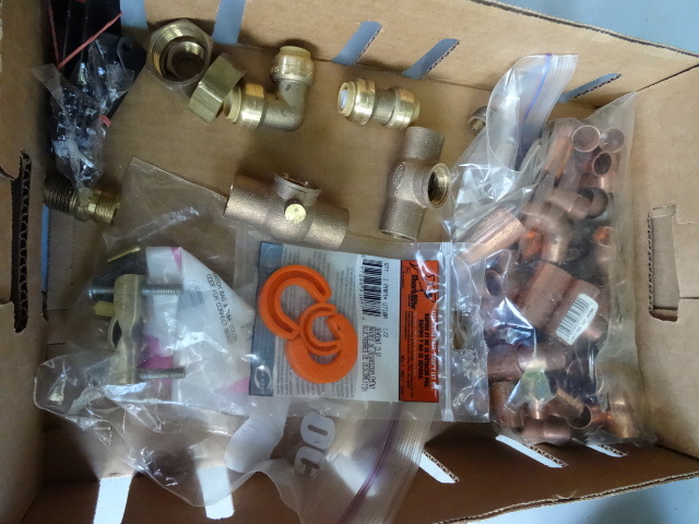 lot 175 image: Misc Brass and Copper Pipe Fittings