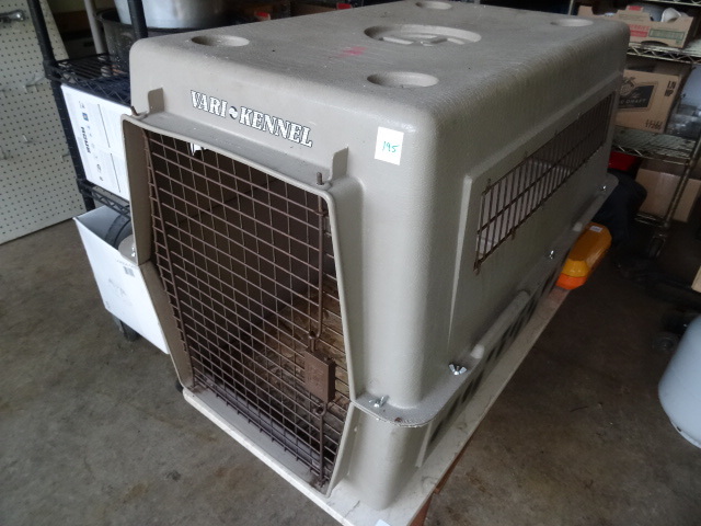 lot 195 image: Large Vari Kennel 36 X 24 X 26
