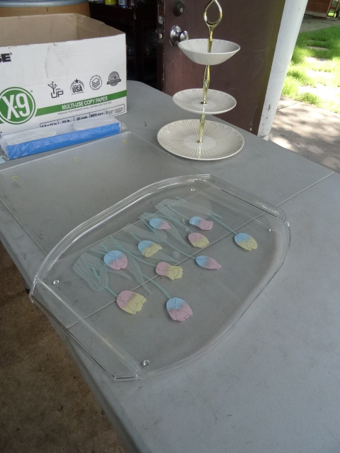 lot 203 image: Paper Towel Holder, Cutting Board,