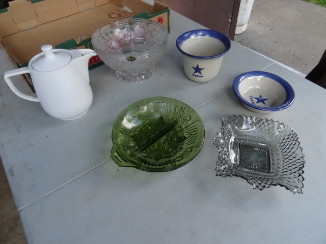 lot 206 image: Crystal Bowl Zajecar, Pottery Pieces