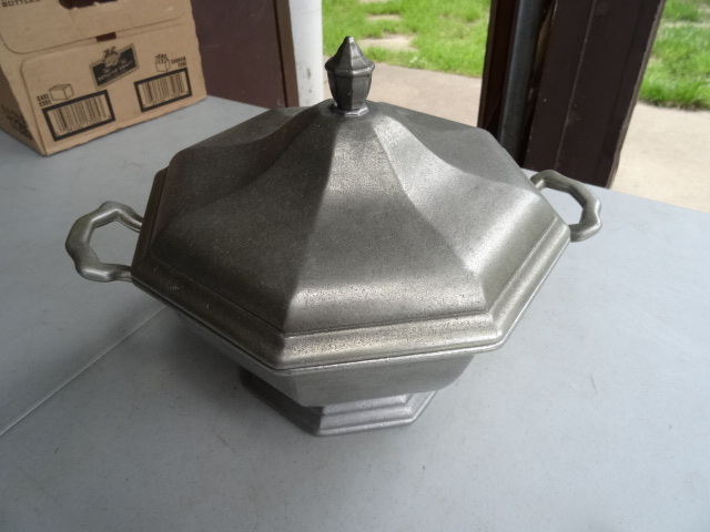 lot 222 image: Cambridge Colonial By Oneida Pewter