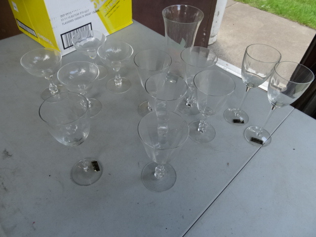 lot 234 image: TDS Cany Hand Blown Hand Cut Wine
