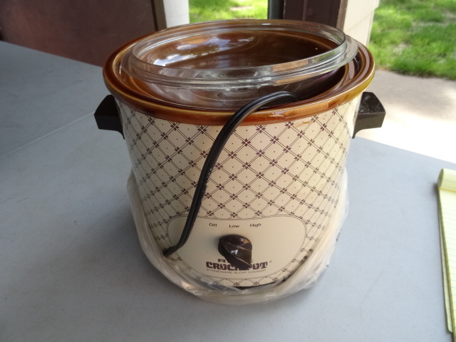 lot 244 image: Rival Crock Pot