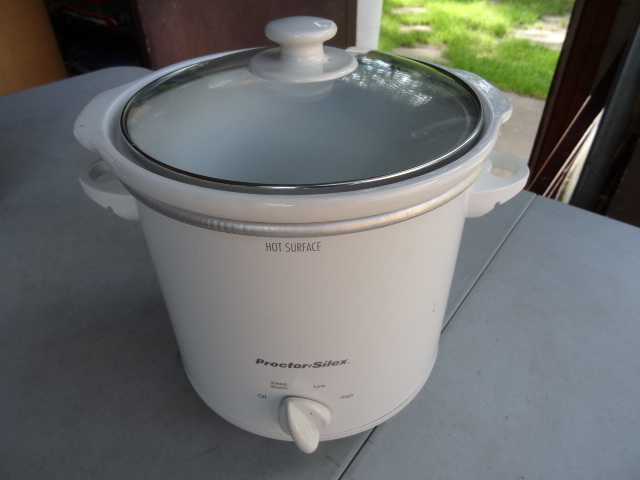 lot 245 image: Proctor Silex Crock Pot