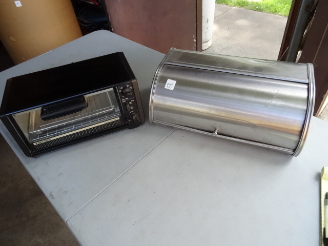 lot 249 image: Black and Decker Toaster Oven,