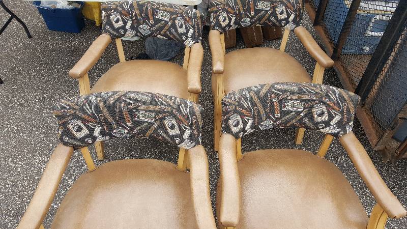 Lot of four chairs and two white bar chairs