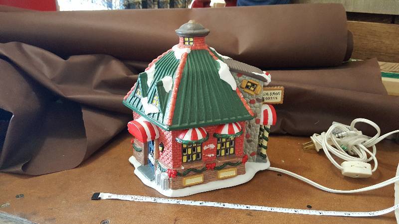 Gum Drop  Shorre Cottage lights up