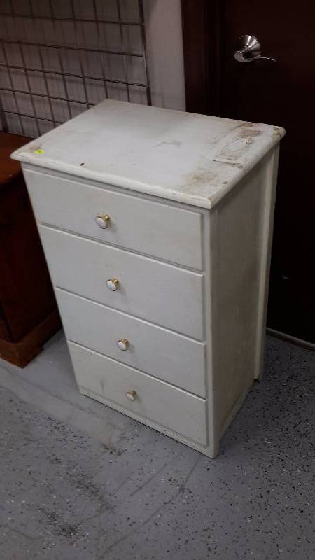 White chest of drawers