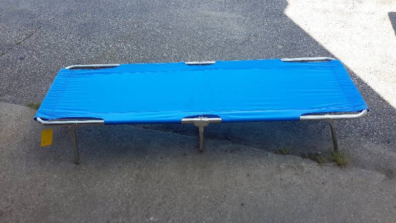 Fold up camping cot