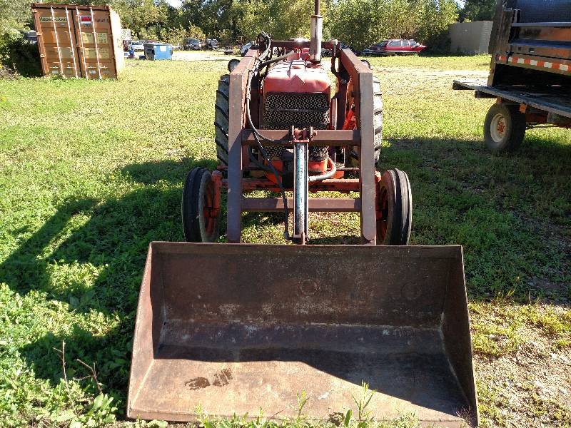 lot 3 image: 1957 Allis Chalmers D14 Tractor, 4 ...