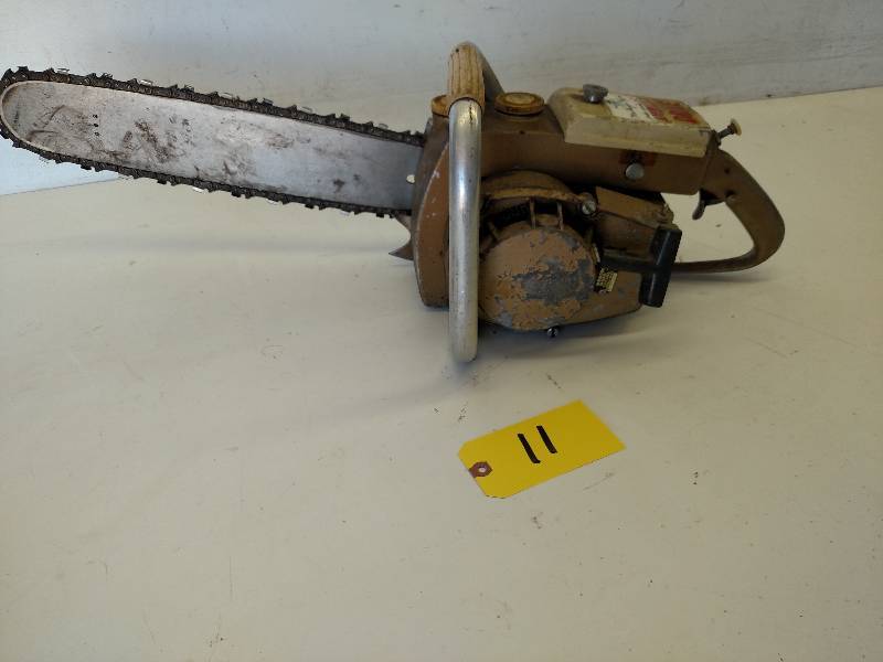 lot 11 image: Montgomery Wards 16 Chainsaw, Has ...