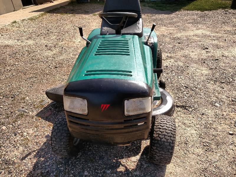 lot 6 image: Murray Ultra 42 Lawn Tractor 16.5 ...