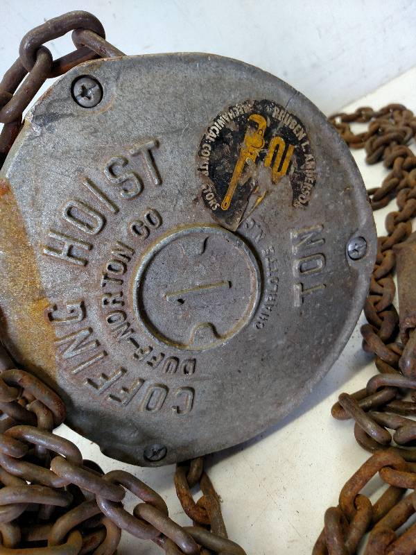 lot 22 image: Cofffing 1 Ton Chain Hoist...