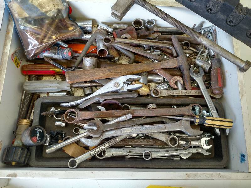 lot 28 image: Asstd Tools...