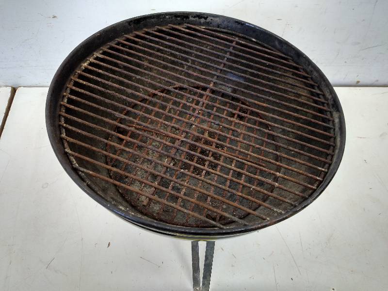 lot 51 image: Weber Grill...