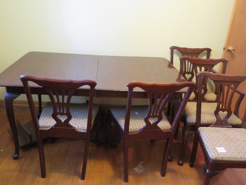 Vintage Dinning Room Table and Chairs
