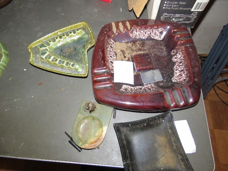 Very 70s Ashtray lot