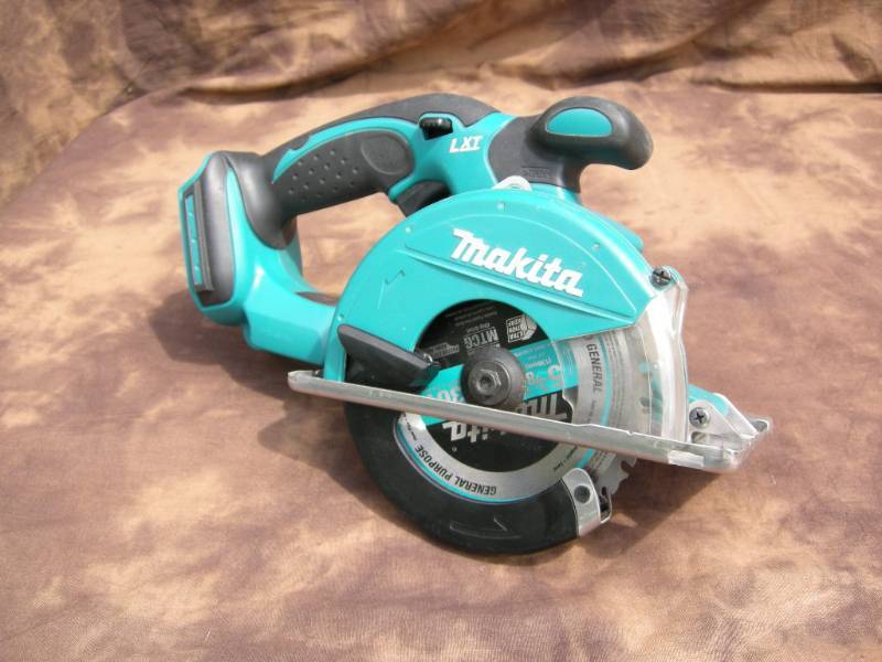 lot 45 image: Makita 18v Cordless Trim Saw