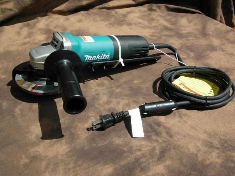 lot 47 image: Makita 4-12 Angle Grinder