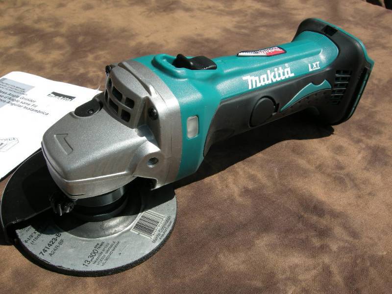 lot 51 image: Makita Cordless 18v Angle Grinder