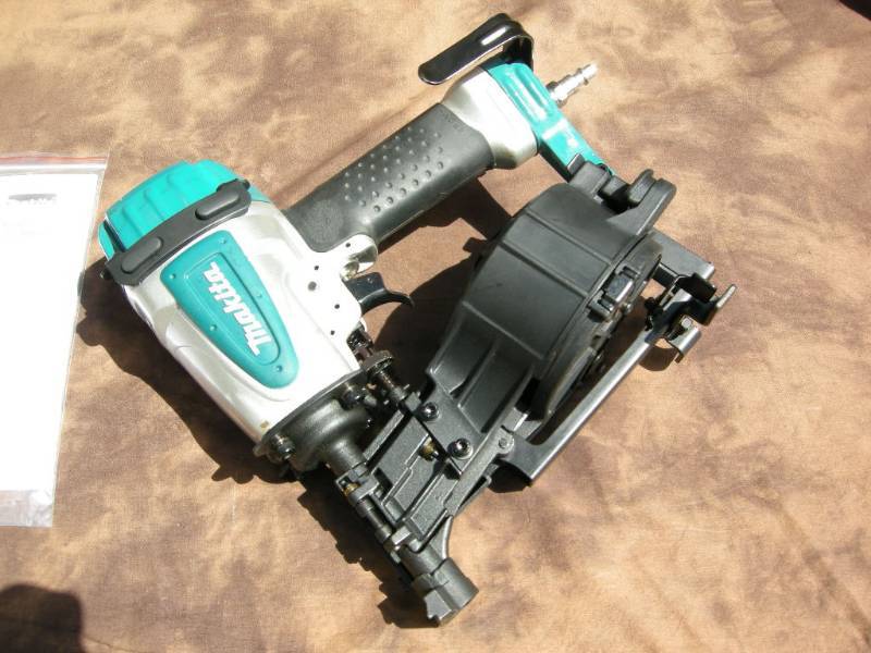lot 58 image: Makita Coil Roofing Nailer