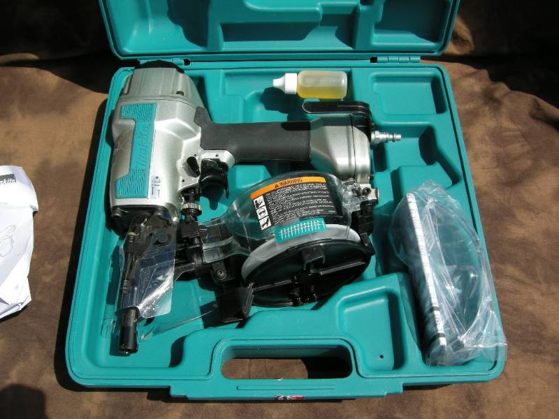 lot 59 image: Makita Coil Roofing Nailer
