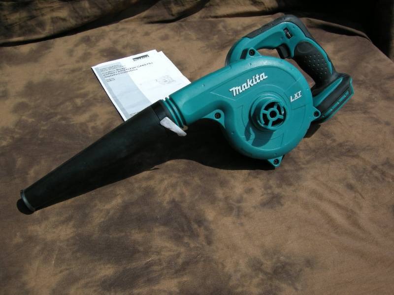 lot 65 image: Makita 18v Cordless Blower