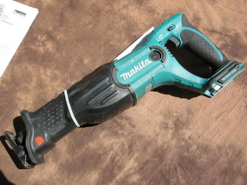 lot 73 image: Makita 18v Cordless Recipro Saw