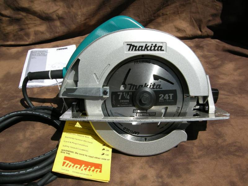 lot 75 image: Makita 7-14 Circular Saw