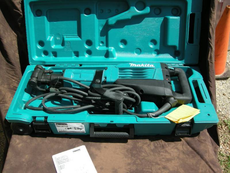 lot 3 image: Makita Demolition Hammer