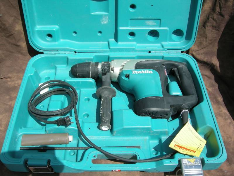 lot 9 image: Makita SDS Max Rotary Hammer