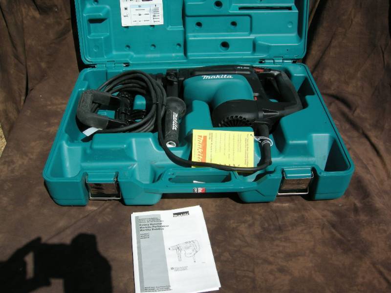 lot 20 image: Makita AVT Rotary Hammer