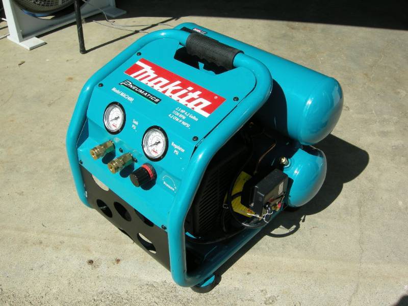 lot 21 image: Makita Pneumatics Air Compressor