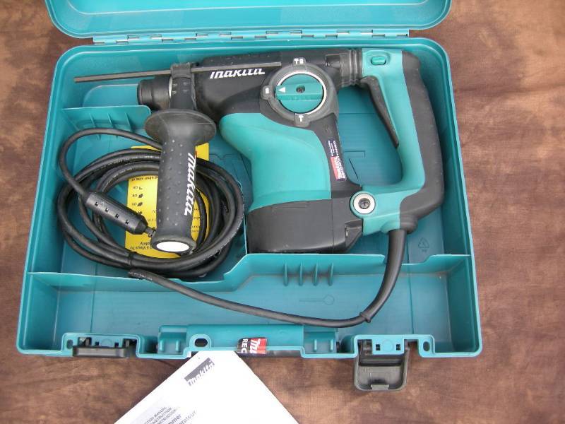 lot 26 image: Makita Rotary Hammer