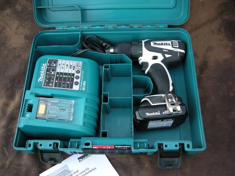 lot 32 image: Makita 18V Driver Drill Set