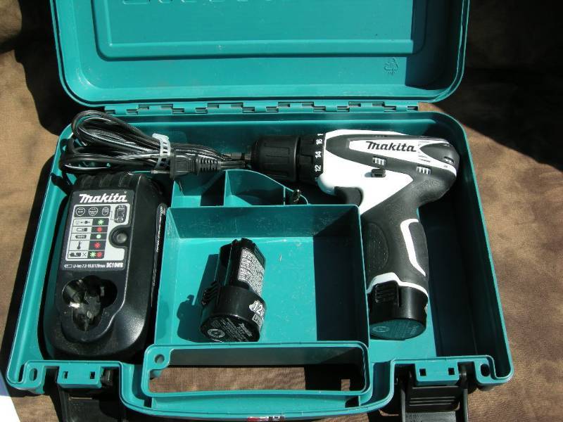 lot 36 image: Makita Cordless Driver Drill