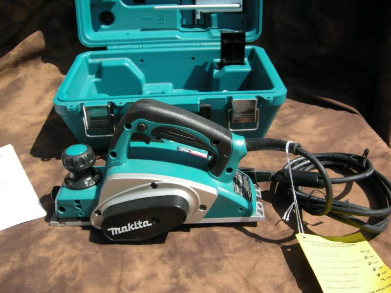 lot 41 image: Makita Electric 4-12 Planer