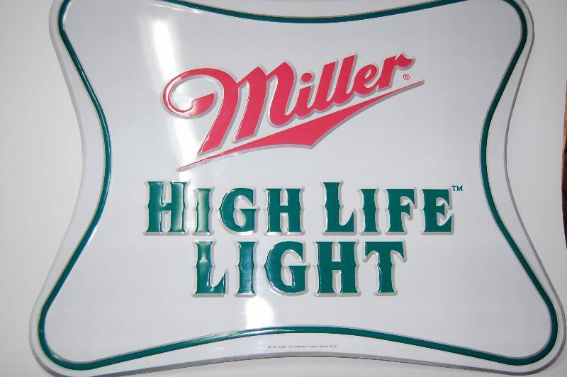 lot 32 image: Alcohol Advertisement