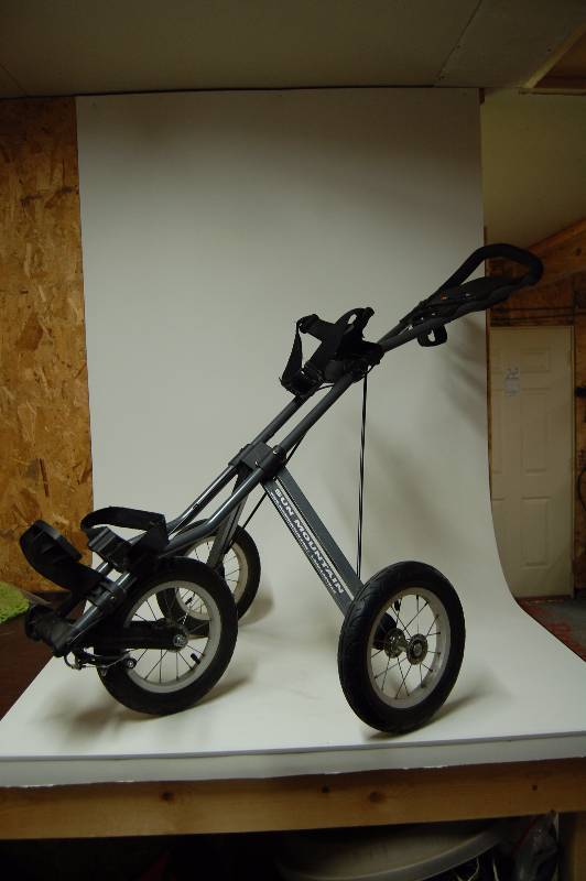 lot 59 image: Golf Bag Cart