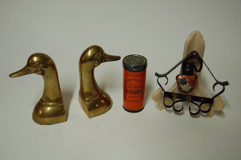 lot 92 image: Home Dcor