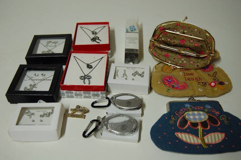 lot 93 image: Fashion Accessories and Jewelry