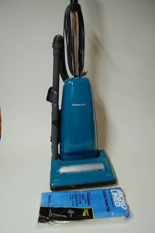 lot 104 image: Vacuum Cleaner
