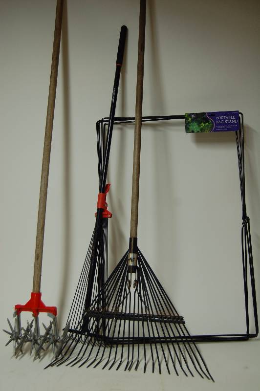lot 116 image: Garden Tools