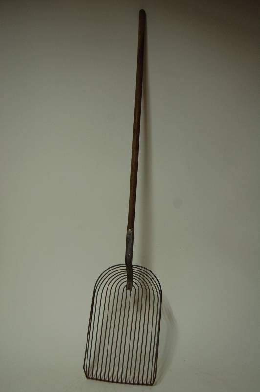lot 118 image: Shovel Sift