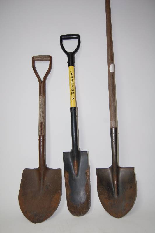 lot 121 image: Shovels